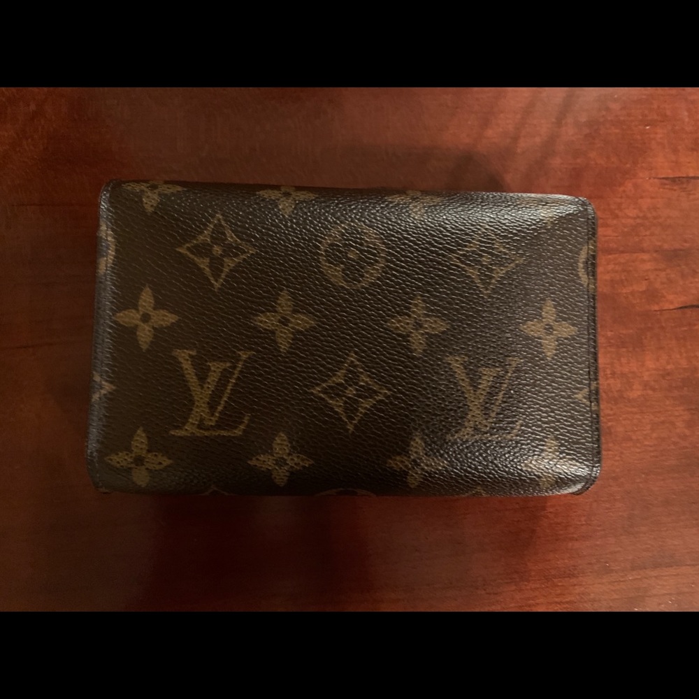 Louis Vuitton medium wallet